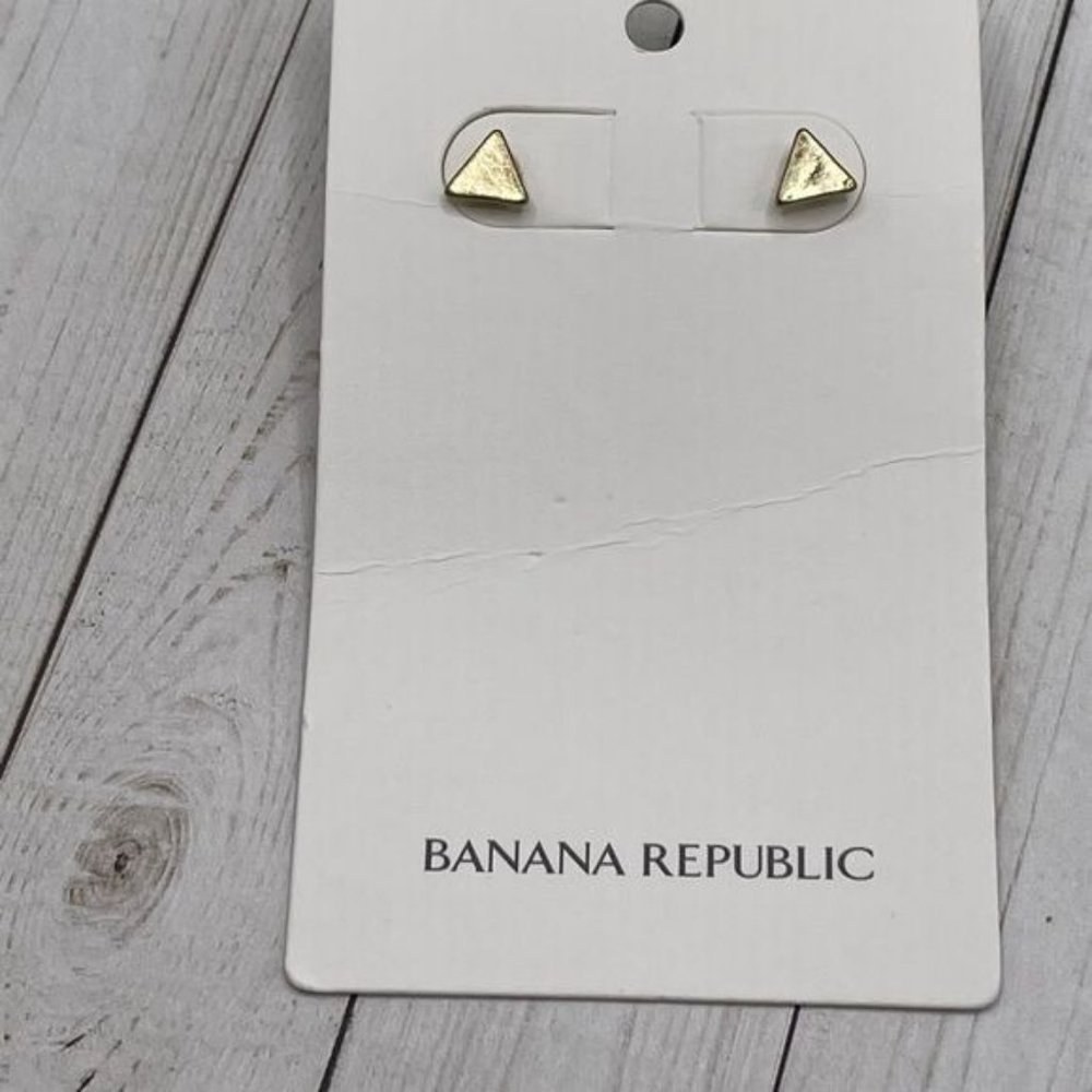 NWT Banana Republic Antiqued Gold Tiny Triangle Stud Earrings - Picture 6 of 6